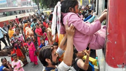 दिल्ली में भिड़ गए आप और भाजपा के कार्यकर्ता.. पुलिस के छूटे पसीने, 10 फोटो में देखिए कहां क्या हुआ 