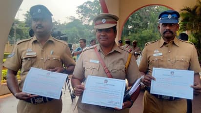 கோவை கார் வெடிப்பு விவகாரம்... சிறப்பாக பணியாற்றிய காவலர்களுக்கு டிஜிபி பாராட்டு!!