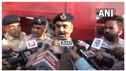 আতঙ্কের ভূস্বর্গ, জম্মু কাশ্মীরের ট্যাক্সি স্ট্যান্ড থেকে উদ্ধার হলো ১৮ টি ডেটোনেটর