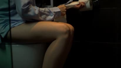 पब्लिक टॉयलेट इस्तेमाल करने से पहले लड़कियों को करने चाहिए ये 5 जरूरी काम