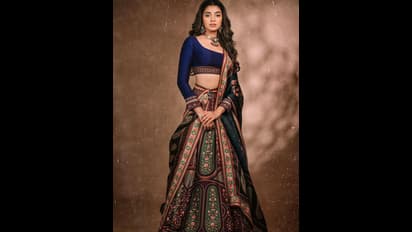 Krithi Shetty  :  இடுப்பழகை காட்டி சுண்டி இழுக்கும் வணங்கான் நாயகி கிருத்தி ஷெட்டி