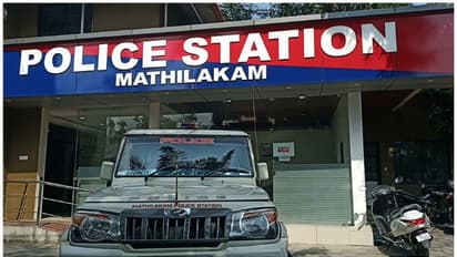 തൃശൂരിൽ ക്രിമിനൽ സംഘം എസ് ഐയെ ആക്രമിച്ച് പരിക്കേൽപിച്ചു, ജീപ്പ് തകർത്തു; 3 പേർ അറസ്റ്റിൽ