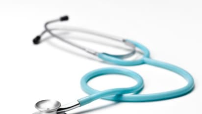 മെഡിക്കൽ കോളേജുകളിലെ ഡോക്ടർമാരുടെ സ്വകാര്യ പ്രാക്ടീസിന് തടയിടാന്‍ കർണാടക;  ജിപിഎസ് ഉപയോഗിച്ച് നിരീക്ഷിക്കും 