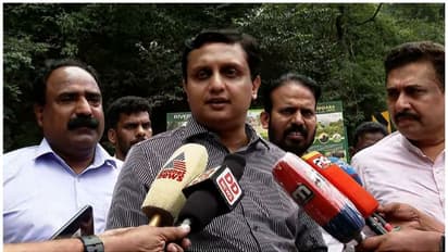 'മന്ത്രിമാര്‍ വരുമ്പോൾ മാത്രം റോഡിലെ കുഴിയടച്ചാൽ പോര'; ഉദ്യോഗസ്ഥരോട് മുന്നറിയിപ്പുമായി മന്ത്രി മുഹമ്മദ് റിയാസ്