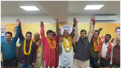 ജമ്മുവിൽ എട്ട് ആം ആദ്മി പാർട്ടി നേതാക്കൾ ബിജെപിയിൽ ചേർന്നു