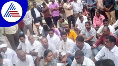 ಗ್ರಾಪಂ ಸದಸ್ಯ- ಪಿಡಿಓ ಮಾರಾಮಾರಿ: ಠಾಣೆ ಎದುರು ಕಾಂಗ್ರೆಸ್‌ ಪ್ರತಿಭಟನೆ 