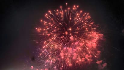 களைகட்டிய புத்தாண்டு! சென்னையில் காலை 6 மணி வரை போக்குவரத்துக்குத் தடை!