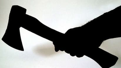 पत्नी के चरित्र पर शक करता था पति, विवाद गहराया तो कुल्हाड़ी से बीवी को कुल्हाड़ी से काटकर मार डाला