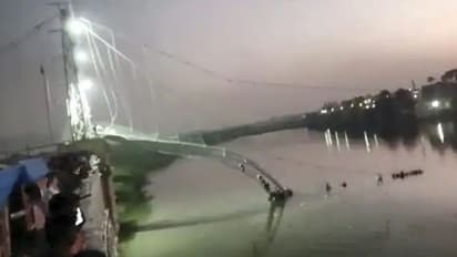 గుజరాత్ బ్రిడ్జీ కూలిపోవడం దైవేచ్ఛనే.. : కోర్టులో వంతెన మెయింటెనెన్స్ కంపెనీ మేనేజర్.. డీఎస్పీ ఏమన్నారంటే?