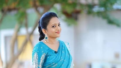 పారితోషికాలు పెంచిన హాట్‌ యాంకర్లు.. శ్రీముఖి, అనసూయ, రష్మి, సుమ, ప్రదీప్‌ ఎంత తీసుకుంటున్నారంటే?