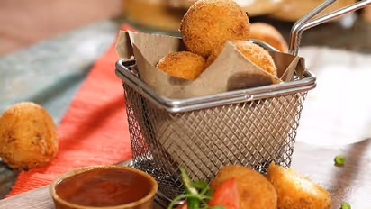 சில்லென்று பெய்யும் மழையில் சுட சுட "வரகு சேமியா சீஸ் பால்ஸ்" செய்து சாப்பிடுங்க!