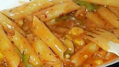 ஈவினிங் ஸ்நாக்ஸ் : யம்மியானா ஹாட் & சோர் பாஸ்தா செய்யலாம் வாங்க!