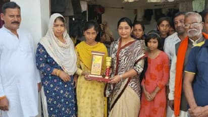 150 घंटे से अधिक समय में बना 15 महापुरुषों का चित्र, बदायूं की नूरजहां ने बताया कैसे रचा ये कीर्तिमान