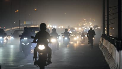 ದೆಹಲಿಯಲ್ಲಿ ಕಂಡು ಕೇಳರಿಯದ ಮಾಲಿನ್ಯ : ಶಾಲಾ ಕಾಲೇಜುಗಳಿಗೆ ರಜೆ