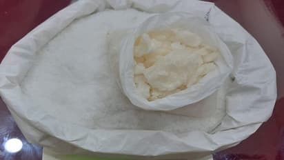 ಬೆಂಗಳೂರು: ಡ್ರಗ್ಸ್ ಮಾರುತ್ತಿದ್ದ ವಿದೇಶಿಗರನ್ನು ಗ್ರಾಹಕರ ವೇಷದಲ್ಲಿ ಹಿಡಿದ ಪೊಲೀಸ್..!