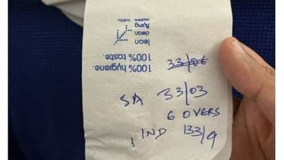 T20 World Cup: फ्लाइट का टिश्यू पेपर और भारत-दक्षिण अफ्रीका का मैच, पायलट ने कुछ यूं जीता फैंस का 'दिल'