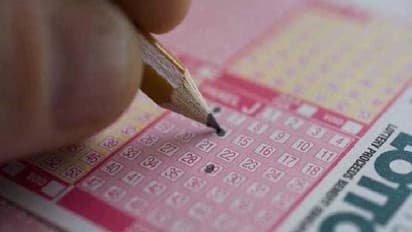 അഹങ്കാരികളും മടിയന്മാരും ആയാലോ, ലോട്ടറി അടിച്ച കാര്യം ഭാര്യയോടും കുട്ടിയോടും പോലും പറയാതെ യുവാവ്