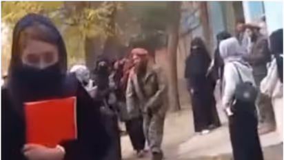 വിദ്യാര്‍ത്ഥിനികള്‍ സര്‍വകലാശാലയ്ക്ക് പുറത്ത് ബുര്‍ഖ ഊരി; ചാട്ടവാറിനടിച്ച് താലിബാന്‍കാര്‍