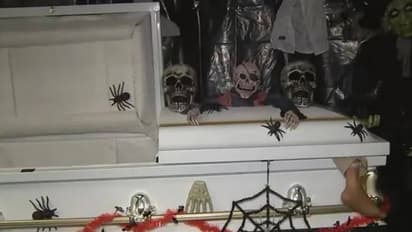 ഹാലോവീൻ ആഘോഷങ്ങൾക്കായി ശവമഞ്ചം ഓർഡർ ചെയ്തു, ഉള്ളിൽ മരിച്ചയാളുടെ ചിതാഭസ്മം ഉൾപ്പടെ വസ്തുക്കൾ