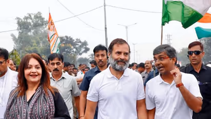 Bharat Jodo Yatra:राहुल गांधी के साथ 'सड़क' पर दिखीं फिल्मेमकर पूजा भट्ट, twitter पर पकड़ा ट्रेंड-'पाप वाली?'