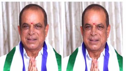 దొప్పెర్లలో ఎమ్మెల్యే కన్నబాబురాజుకి చేదు అనుభవం: గ్రామంలోకి రాకుండా అడ్డుకున్న గ్రామస్తులు