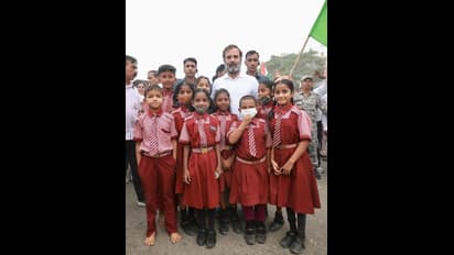 తెలంగాణ సంస్కృతికి అద్దంపడుతూ... హైదరాబాద్ లో రాహుల్ పాదయాత్ర (ఫోటోలు) 