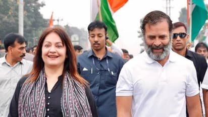 ഭാരത് ജോഡോ യാത്രയിൽ രാഹുൽ ഗാന്ധിക്കൊപ്പം നടന്ന് പൂജ ഭട്ട്