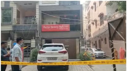 ദമ്പതികളെയും ജോലിക്കാരിയെയും അഞ്ചംഗസംഘം ക്രൂരമായി കൊലപ്പെടുത്തി, കുഞ്ഞ് അത്ഭുതകരമായി രക്ഷപ്പെട്ടു