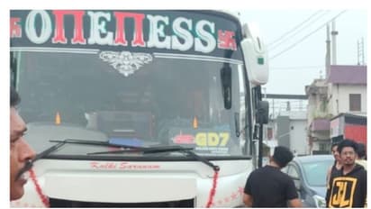 ഹൈ പവർ മ്യൂസിക് സിസ്റ്റം, ലൈറ്റിങ്ങ്; നിയമം ലംഘിച്ച് ടൂര്, ബസ് പിന്തുടര്ന്ന് പിടികൂടി എംവിഡി