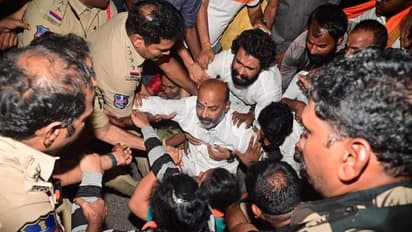 అర్ధరాత్రి దాటాక ఉద్రిక్తత.. మునుగోడు నియోజకవర్గానికి బయలుదేరిన బండి సంజయ్.. అరెస్టు చేసిన పోలీసులు