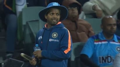 IND V/S BAN: कौन है इंडिया का छुपा रूस्तम रघु? खिलाड़ियों के जूतों की मिट्टी साफ कर विरोधी टीम को धो डाला