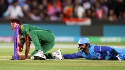 ആ റണ് ഔട്ടിലൂടെ കോലി കാര്ത്തിക്കിന്റെ കരിയര് അവസാനിപ്പിച്ചെന്ന് ആരാധകര്