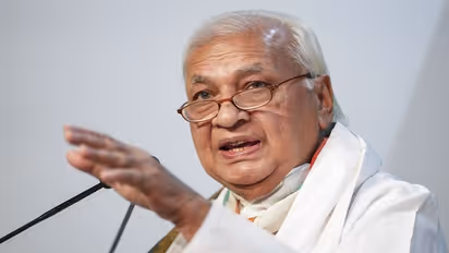 മലയാളം സർവകലാശാല വിസി: സർക്കാരിനോട് കടുപ്പിച്ച് ഗവർണർ, രൂക്ഷമായ ഭാഷയിൽ മറുപടി കത്ത്