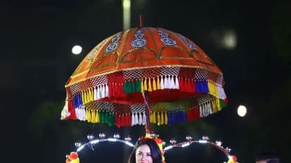 GP MUTHU with sunny leone :  ஓ மை கோஸ்ட் விழாவில்  மாஸ் காட்டும் பிக்பாஸ் பிரபலங்கள் 