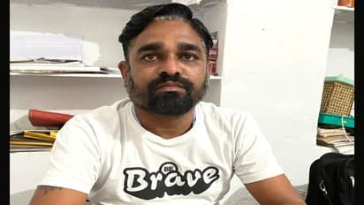 ब्रेव लिखी टीशर्ट पहनकर इस सरकारी अधिकारी ने किया इतना गंदा काम, सुनकर शर्म से झुक जाएंगी आपकी आंखे