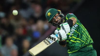 106 മീറ്റർ കടന്ന് പാക് താരത്തിന്‍റെ പടുകൂറ്റന്‍ സിക്സ്; ഈ കാഴ്ച മിസ്സാക്കരുത്- വീഡിയോ 