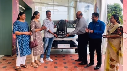 കുടുംബത്തിലേക്ക് പുതിയ 'അതിഥി' എത്തി, വിശേഷങ്ങളുമായി റബേക്ക സന്തോഷ്