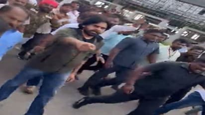 కాలినడకన ఇప్పటం చేరుకున్న పవన్.. కూల్చేసిన ఇళ్ల పరిశీలన.. ఇడుపులపాయలో హైవే వేస్తామని వైసీపీకి హెచ్చరిక..