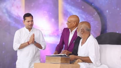 विश्वास स्वरूपम में जारी है श्री राम कथा, कथावाचक मोरारी बापू ने बताया इस तरह से पा सकते है शिव को