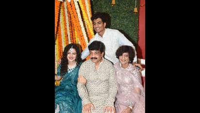 ಖ್ಯಾತ ಗಾಯಕಿ ಪಲಾಕ್ ಮುಚ್ಚಲ್ ಮೆಹಂದಿ ಸಂಭ್ರಮ; ಗೆಳತಿ ಮದ್ವೆಲಿ ಮಿಂಚಿದ ಕ್ರಿಕೆಟರ್ ಸ್ಮೃತಿ ಮಂಧಾನ