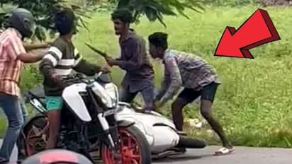 டாஸ்மாக் ஊழியரிடம் பட்டாக்கத்தியை காட்டி மிரட்டிய இளைஞர்கள்.. கொத்தாக தூக்கிய போலீஸ்!