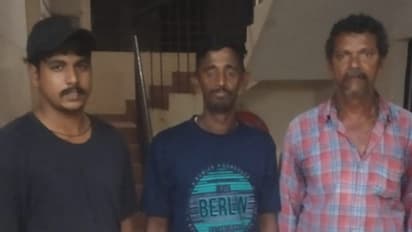 തിരയില്‍പ്പെട്ട് ലൈഫ് ഗാര്‍ഡ്; മത്സ്യബന്ധന ബോട്ടിലെത്തി തീരദേശ പൊലീസിന്‍റെ രക്ഷാപ്രവര്‍ത്തനം