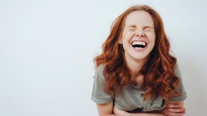 ഒരു കാരണവുമില്ലാതെ ചിരിക്കുന്നത് ഈ രോ​ഗത്തിന്റെ ലക്ഷണമാകാമെന്ന് വിദ​ഗ്ധർ 