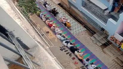 गाजियाबाद में सड़क पर पढ़ी गई नमाज, फोटो देख हिंदू संगठन ने पुलिस से की शिकायत, शुरू हुई जांच