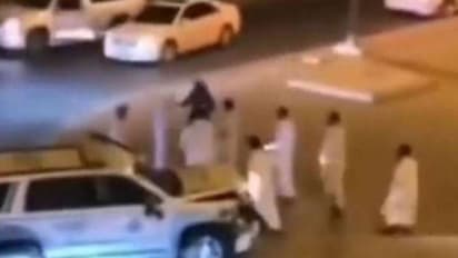 കുവൈത്തില് അറബ് യുവാക്കളുടെ തെരുവ് യുദ്ധം; പിന്നാലെയെത്തിയ ബന്ധുക്കളെ പിരിച്ചുവിടാന് ആകാശത്തേക്ക് വെടിവെച്ചു