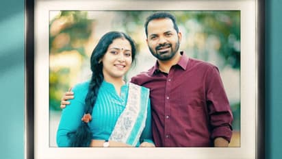 'വാതിലു'മായി വിനയ് ഫോര്‍ട്ടും അനു സിത്താരയും, സെക്കൻഡ് ലുക്ക്