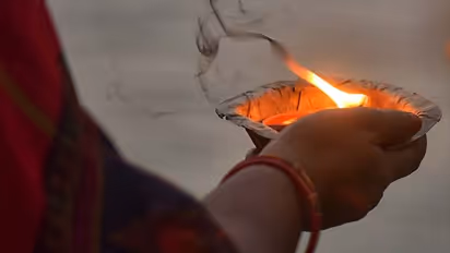 Dev Deepawali 2022: देव दीपावली 7 नवंबर को, जानें दीपदान की विधि, शुभ मुहूर्त, महत्व और कथा
