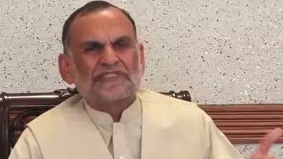 నా భార్యకు అలాంటి వీడియో పంపారు.. విలేకరుల ముందు బోరుమన్న పాక్ నేత (వీడియో)