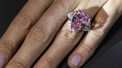 അതിമനോഹരമായ പിങ്ക് ഡയമണ്ട്; ഇതിന്‍റെ വിലയെത്രയെന്ന് അറിയാമോ?