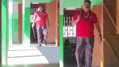 സഹപ്രവര്‍ത്തകരോടുള്ള തര്‍ക്കം തീര്‍ക്കാന്‍ വടിവാളുമായി സ്കൂളിലെത്തി ഹെഡ്മാസ്റ്റര്‍